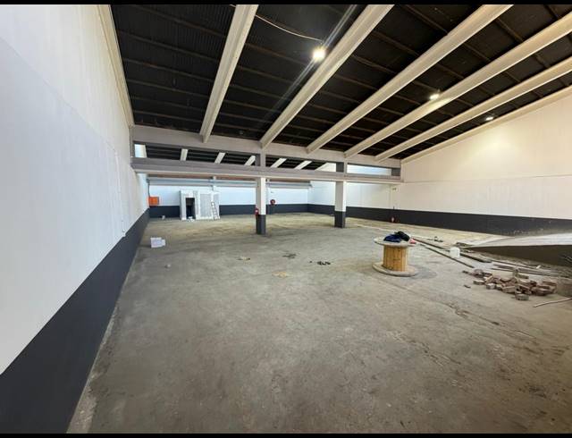 480M² WAREHOUSE TO LET IN EASTLEIGH